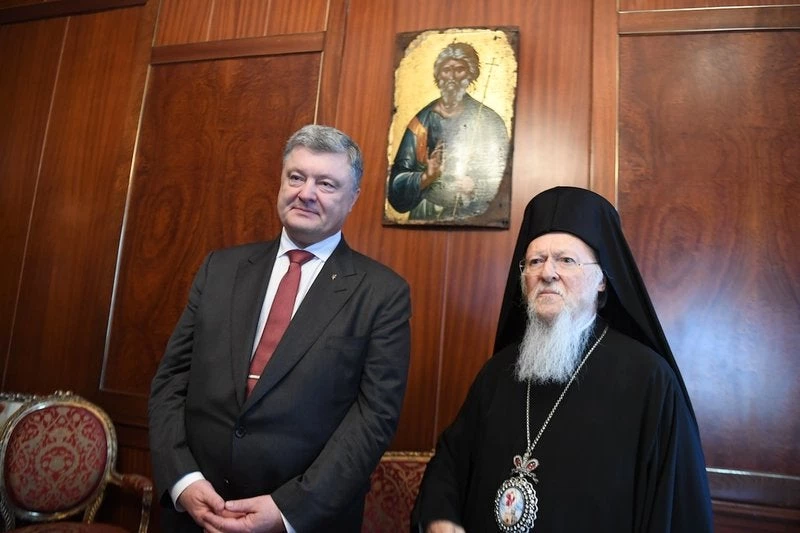 Πέφτουν οι μάσκες! Μόνο πολιτικό το θέμα της ουκρανικής αυτοκεφαλίας-Ποροσένκο: Η αυτοκεφαλία είναι πυλώνας του ουκρανικού κράτους